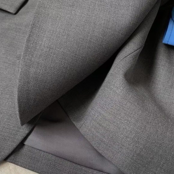 ❤️‍🔥CLEARANCE ❤️‍🔥 NWOT Miu Miu Gray Blazer with Blue Accents, Size 38 = M - Picture 5 of 7